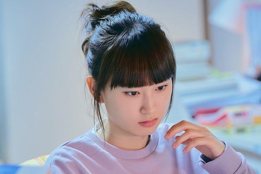 Ryu Hye Young As Bae Mun Jeong ( Main Role )