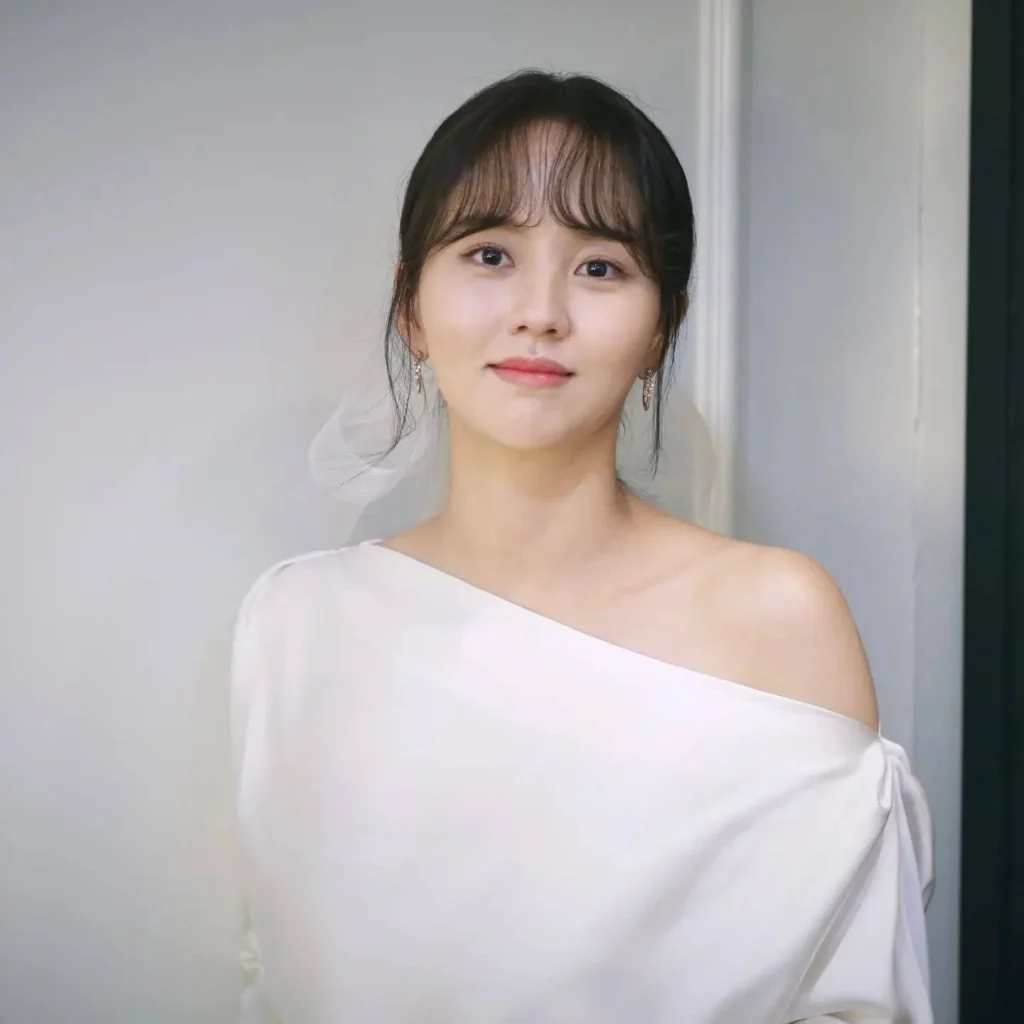 Kim So Hyun as Ji Han Na | (Main Role)