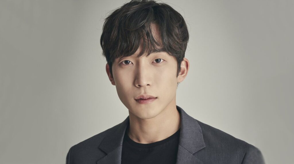 Lee Sang Yi as Kim Jong Hyeon | (Main Role)