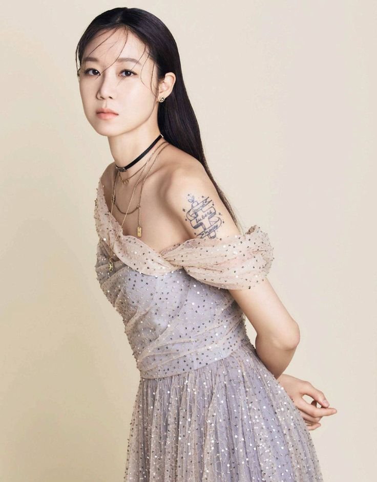 Kong Hyo-jin as Yoo Bo-na / Kingfisher