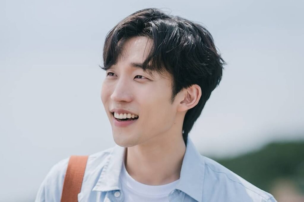 Lee Sang-yi as Lee Dong-jin